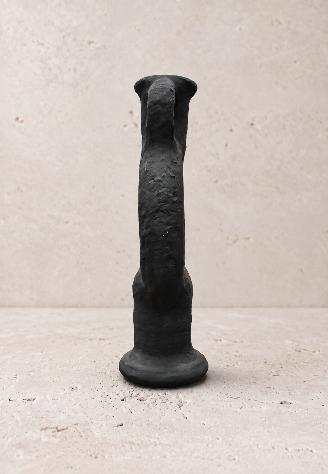 Vase Obsidian, vue de côté de la céramique sculpturale noir mat